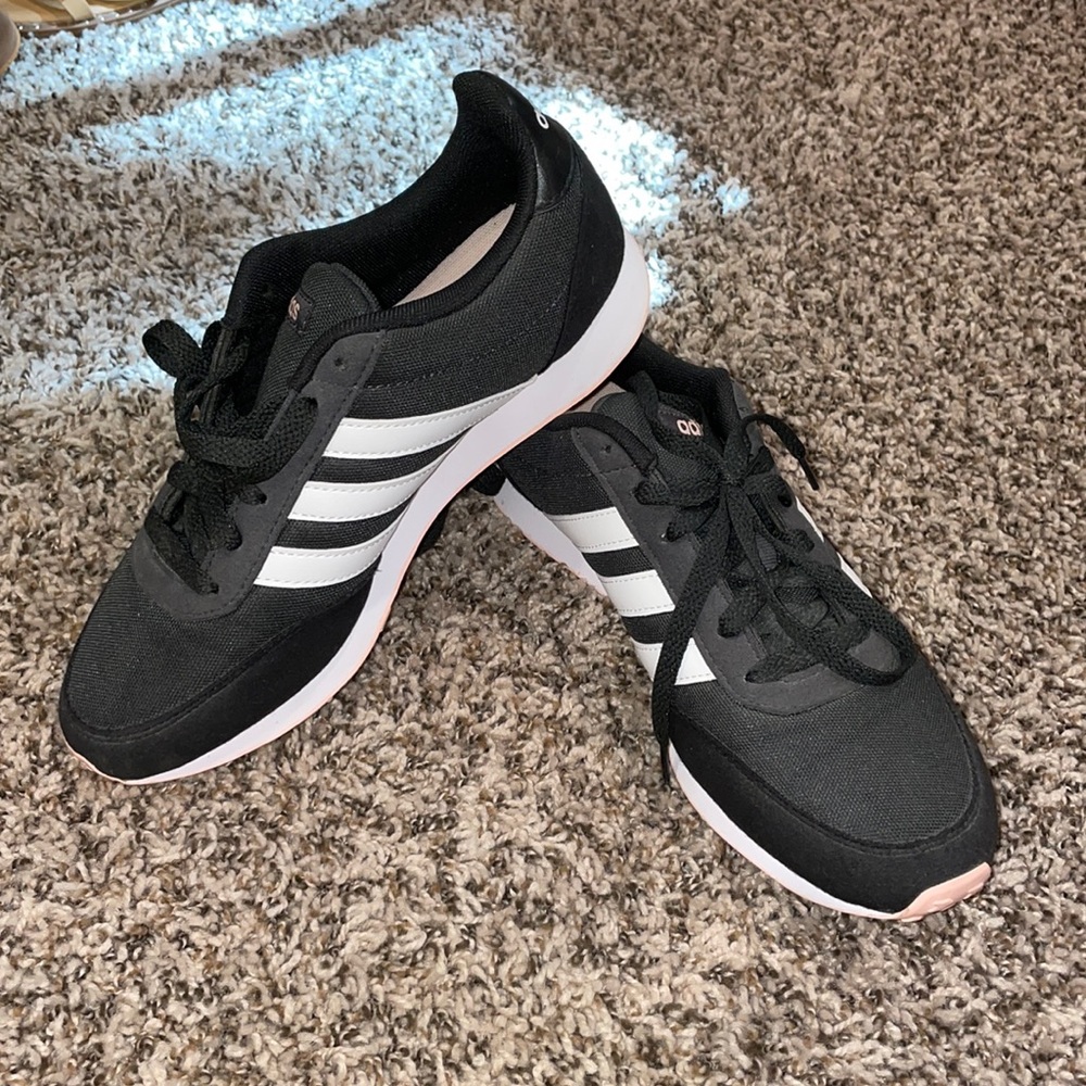 Adidas women’s tennis shoes